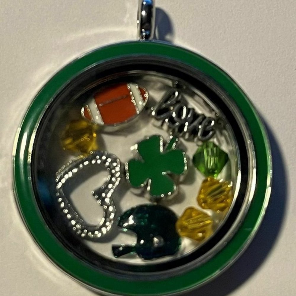 Notre Dame Fighting Irish NCAA Memory Charm Locket w/ 22 IN chain NEW